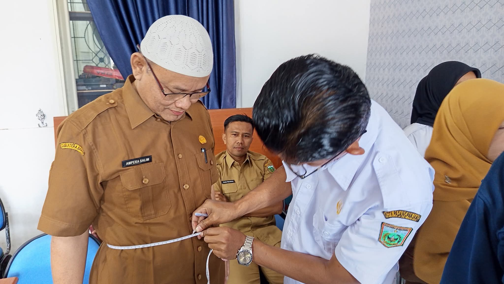 Kadis Kominfo Padang Panjang, Ampera Salin saat jalani chek kesehatan.